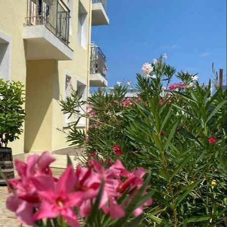 Byala Friendy Sea Apartaments Bagian luar foto