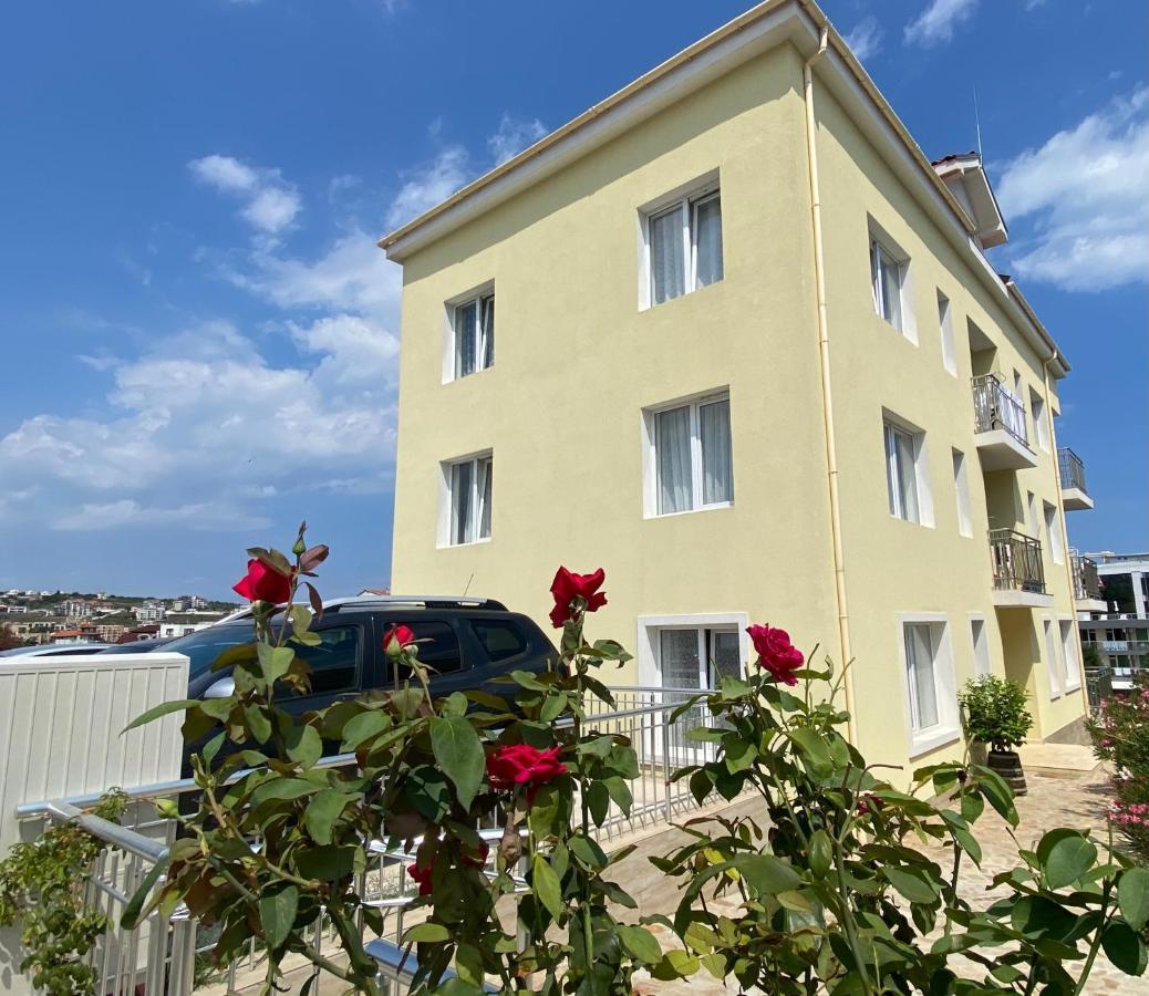 Byala Friendy Sea Apartaments Bagian luar foto