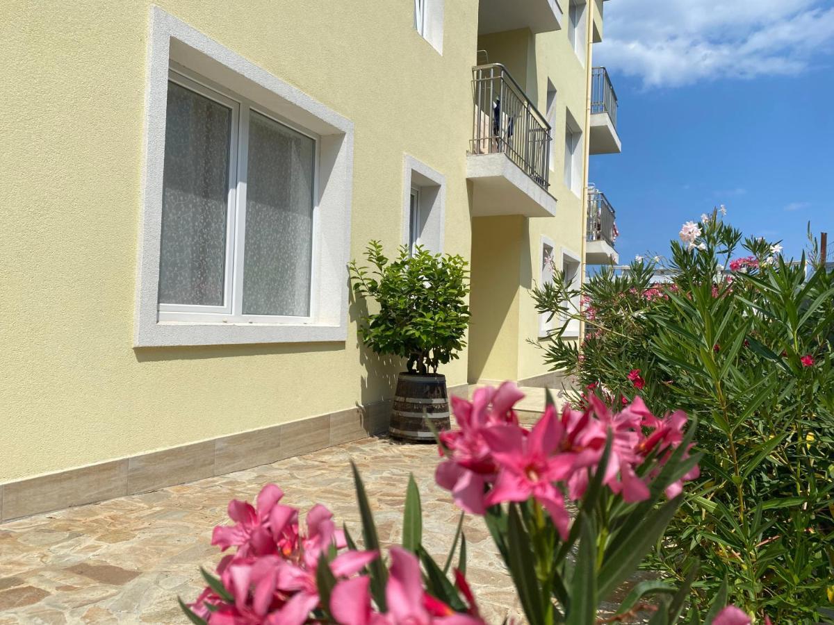 Byala Friendy Sea Apartaments Bagian luar foto