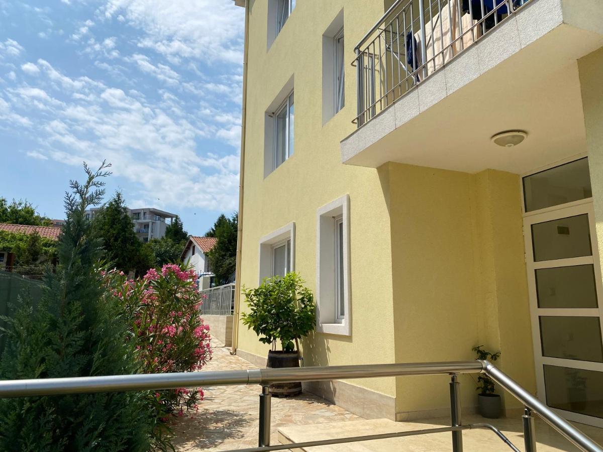 Byala Friendy Sea Apartaments Bagian luar foto